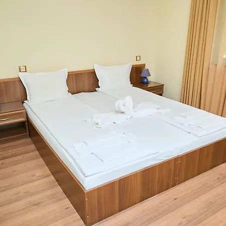 Family Fedora Hotel
