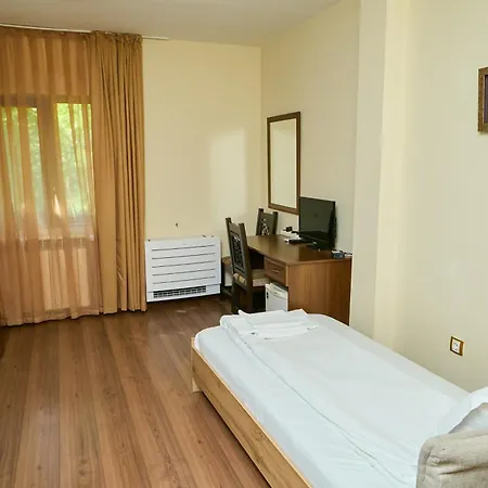 Family Fedora Otel