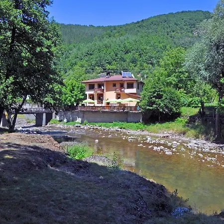 Family Fedora